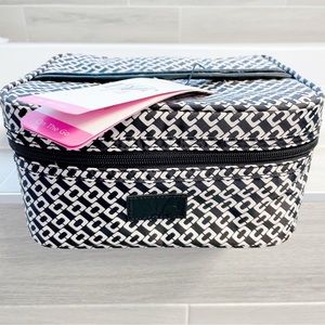 NWT DVF Diane Von Furstenberg Large Travel Makeup Bag Toiletry Chain Link